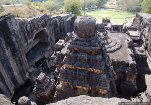 Önismeret - Az ellorai barlangtemplomok (India)